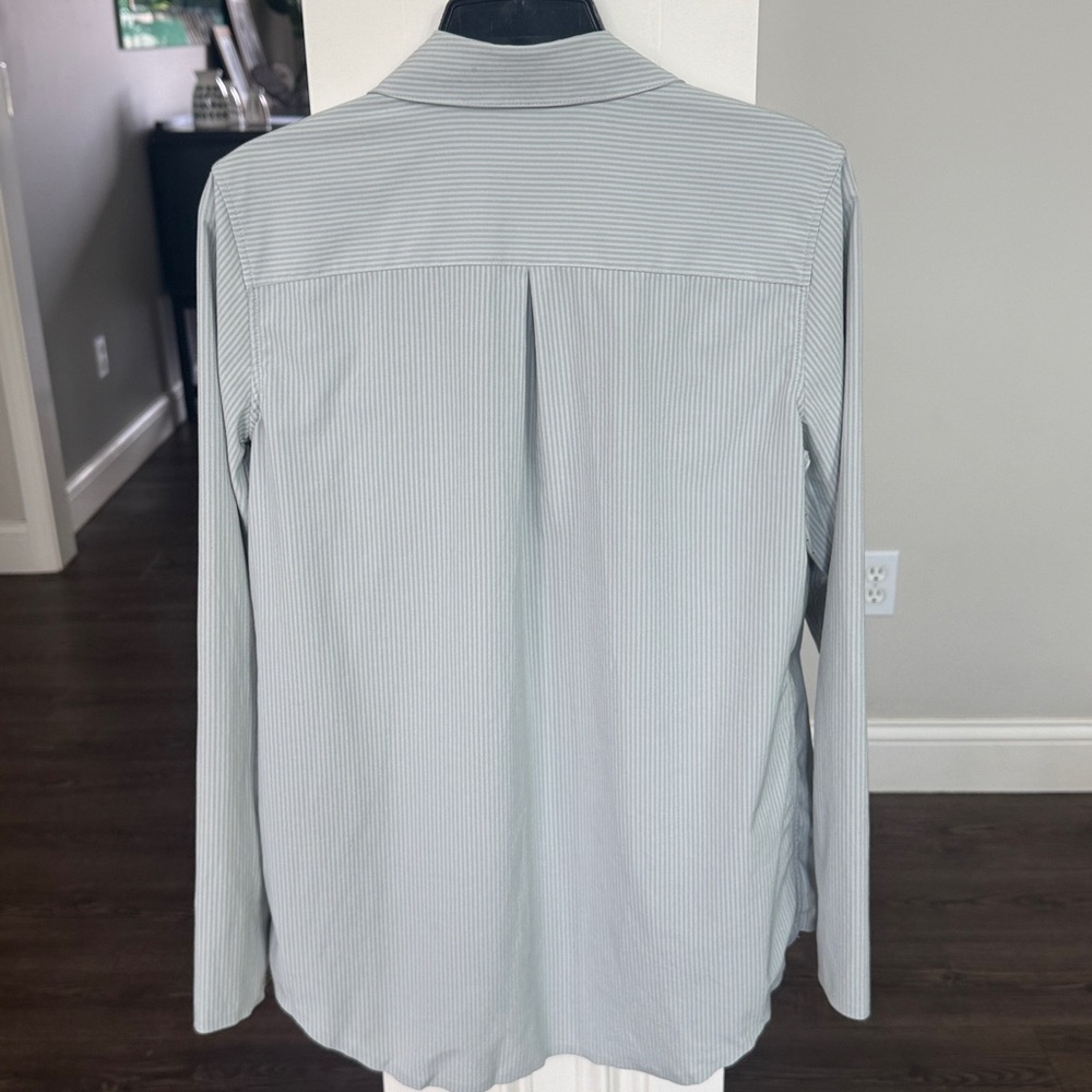 Athleta Ladies Urbanite Light Mint Pinstripe Button-Down Shirt XS - Picture 8 of 10